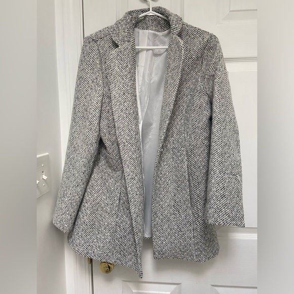 Black and white dressy coat - Picture 1 of 4